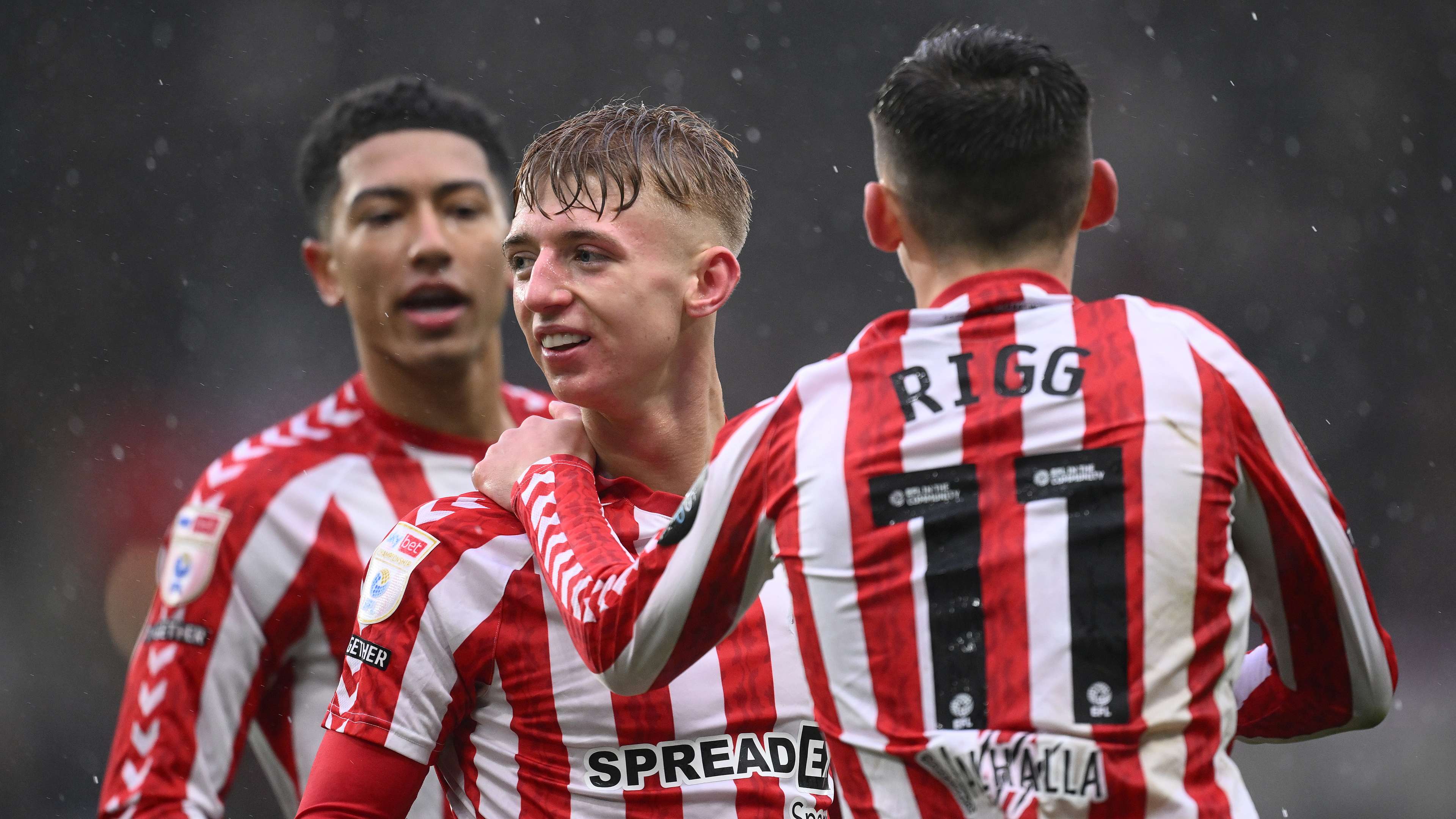 郑钦文与萨卡里再度交锋 三次对决胜负均衡的较量即将开启